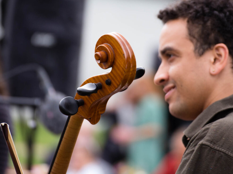 Nahaufnahme Cello und Cellist