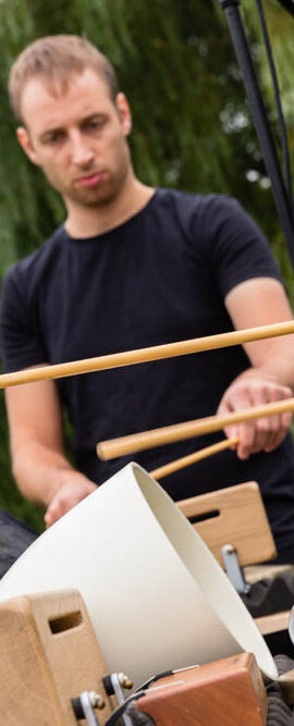 Musiker und Tänzer beim Musikfest auf Schloß und Gut Liebenberg 2022, DKB-Stiftung, Löwenberger Land, Brandenburg