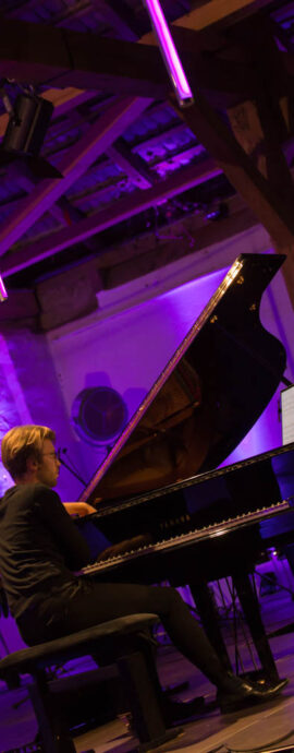 Musiker und Tänzer beim Musikfest auf Schloß und Gut Liebenberg 2022, DKB-Stiftung, Löwenberger Land, Brandenburg