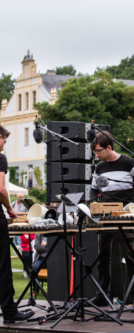 Musiker und Tänzer beim Musikfest auf Schloß und Gut Liebenberg 2022, DKB-Stiftung, Löwenberger Land, Brandenburg