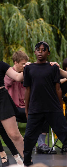 Musiker und Tänzer beim Musikfest auf Schloß und Gut Liebenberg 2022, DKB-Stiftung, Löwenberger Land, Brandenburg